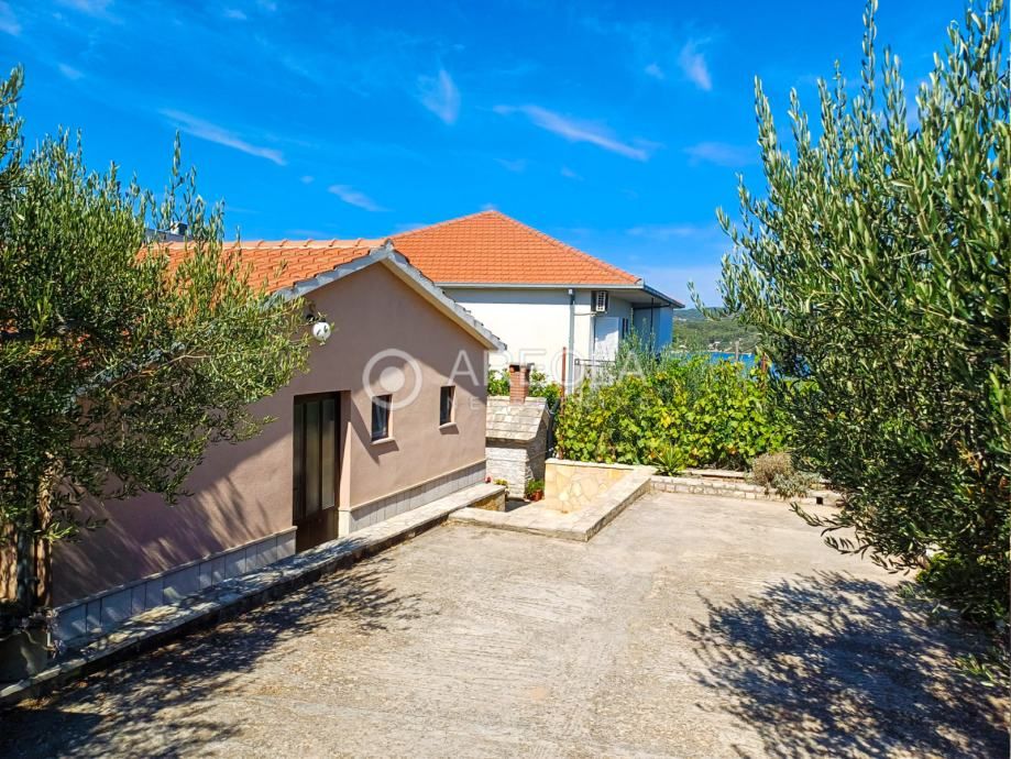 šolta, nečujam – kuća s otvorenim pogledom na more – 150m od plaže! - slika 22