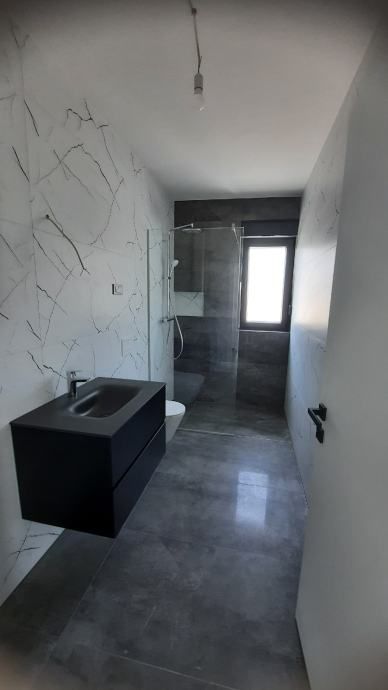 !!stan sa dvorištem,murter,88.00m2! (prodaja) - slika 7