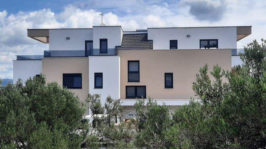 !!stan sa dvorištem,murter,88.00m2! (prodaja) - slika 4