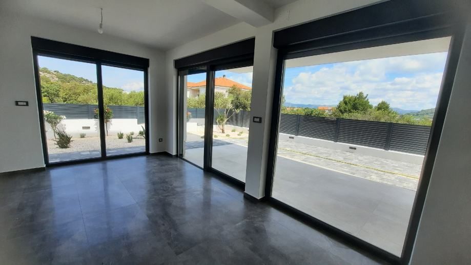 !!stan sa dvorištem,murter,88.00m2! (prodaja) - slika 11