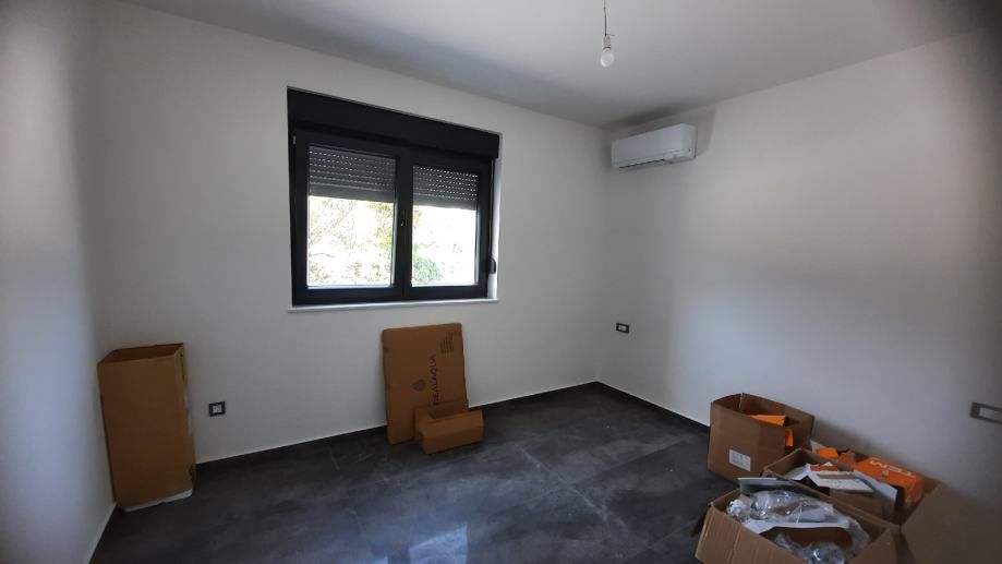 !!stan sa dvorištem,murter,88.00m2! (prodaja) - slika 12