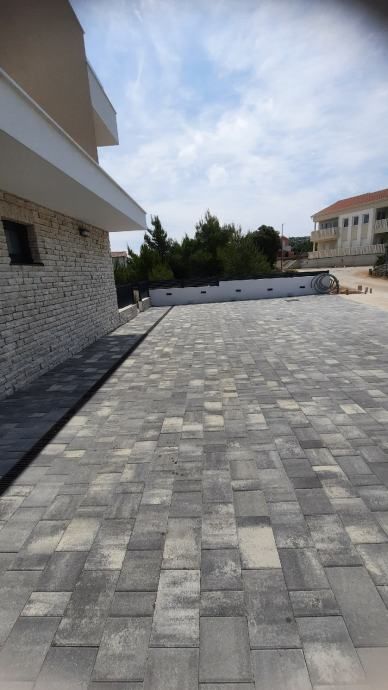 !!stan sa dvorištem,murter,88.00m2! (prodaja) - slika 16