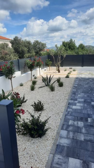 !!stan sa dvorištem,murter,88.00m2! (prodaja) - slika 14