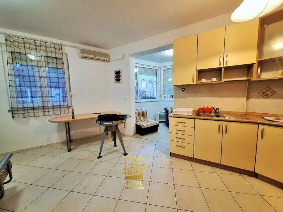Pakoštane, dvosobni apartman 41 m2 u prizemlju, 400 metara od mora