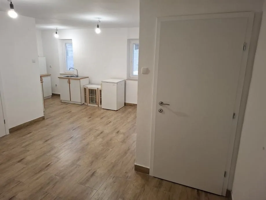 stan: postira, brač, 99.00 m2, prizemlje sa vrtom i parkirnim mjestom - slika 11