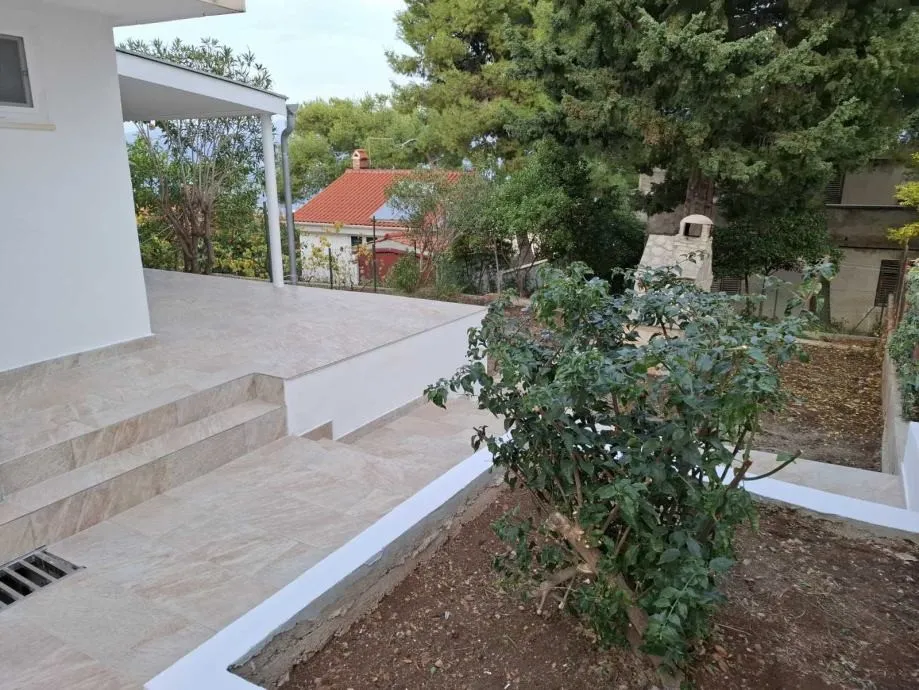 stan: postira, brač, 99.00 m2, prizemlje sa vrtom i parkirnim mjestom - slika 8