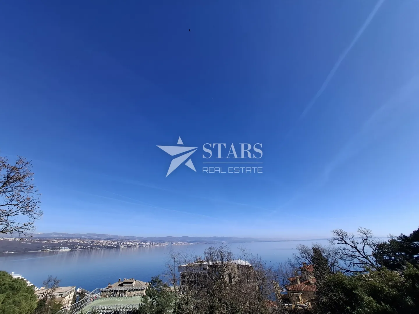 Opatija, stan 101 m2 s pogledom more i parkingom