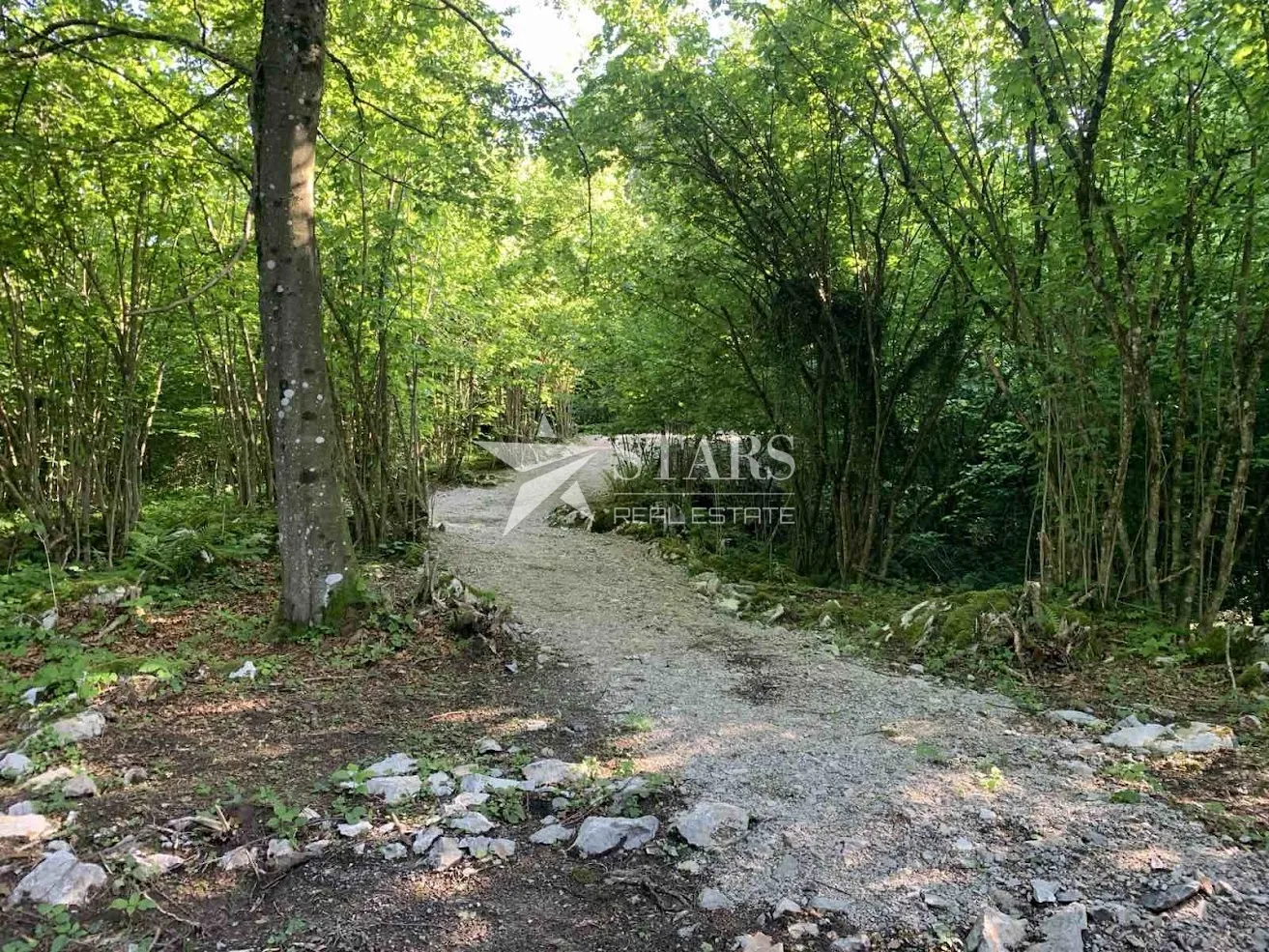 gorski kotar, vrbovsko - poljoprivredni teren sa roštiljem i sjenicom - slika 6