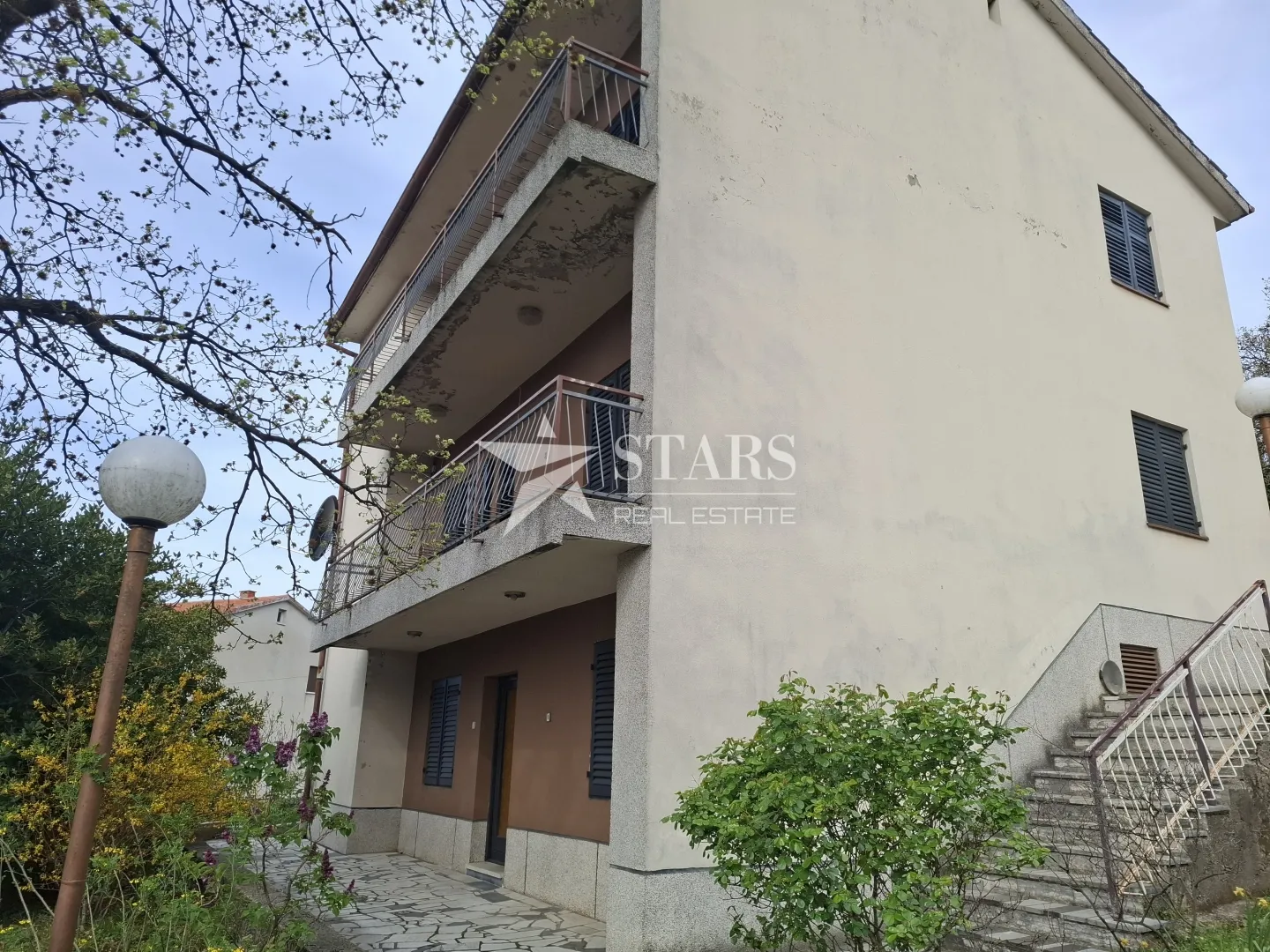 rijeka, gornja drenova - kuća s tri stana, velika okućnica - slika 9
