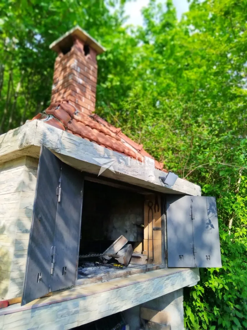 zlobin, kuća okružena prirodom - slika 8