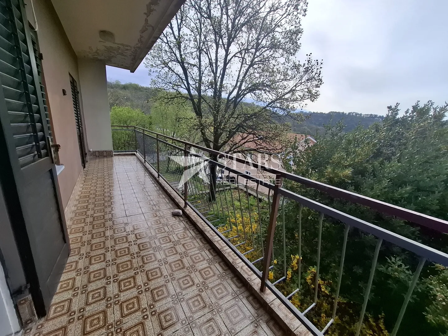 rijeka, gornja drenova - kuća s tri stana, velika okućnica - slika 19