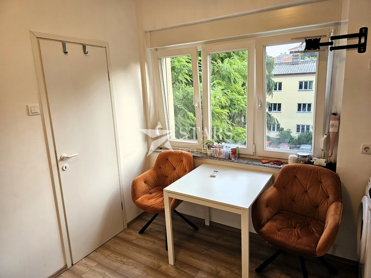 rijeka, širi centar, adaptirana dva stana, 1s+db + garsonijera - slika 8