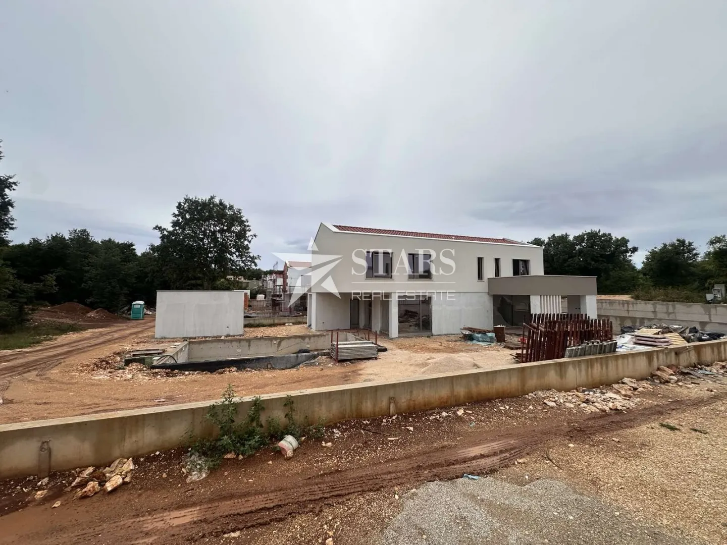 labin - villa iz snova sa bazenom i okućnicom - slika 2