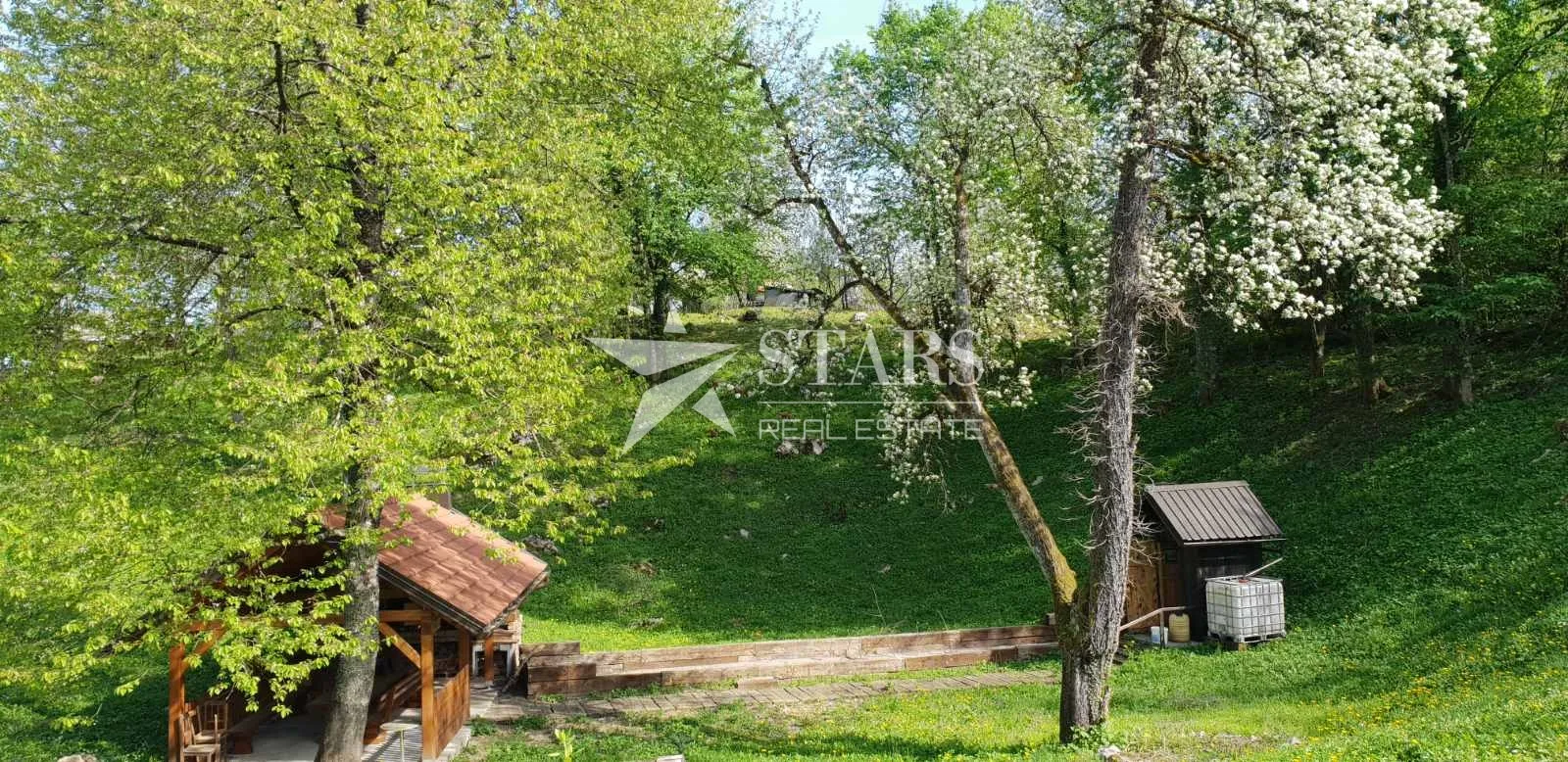 ogulin, građevinsko zemljište s drvenom kućom – oaza mira - slika 2
