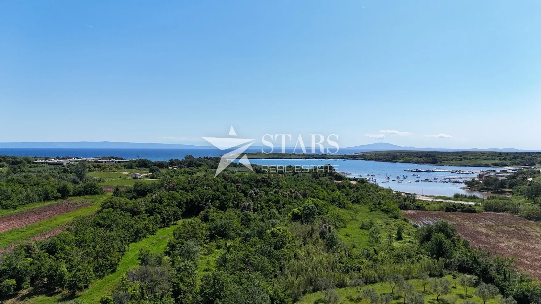 istra, ližnjan - građevinski teren stambene namjene 9463 m2 - slika 2