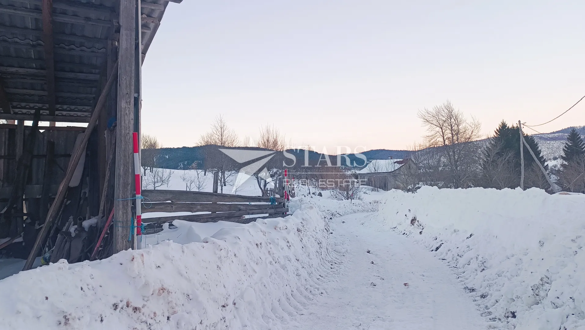 otočac - prodaje se kuća površine 180 m2 - slika 6