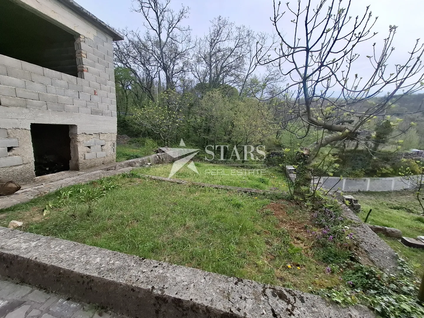 rijeka, gornja drenova - kuća s tri stana, velika okućnica - slika 3