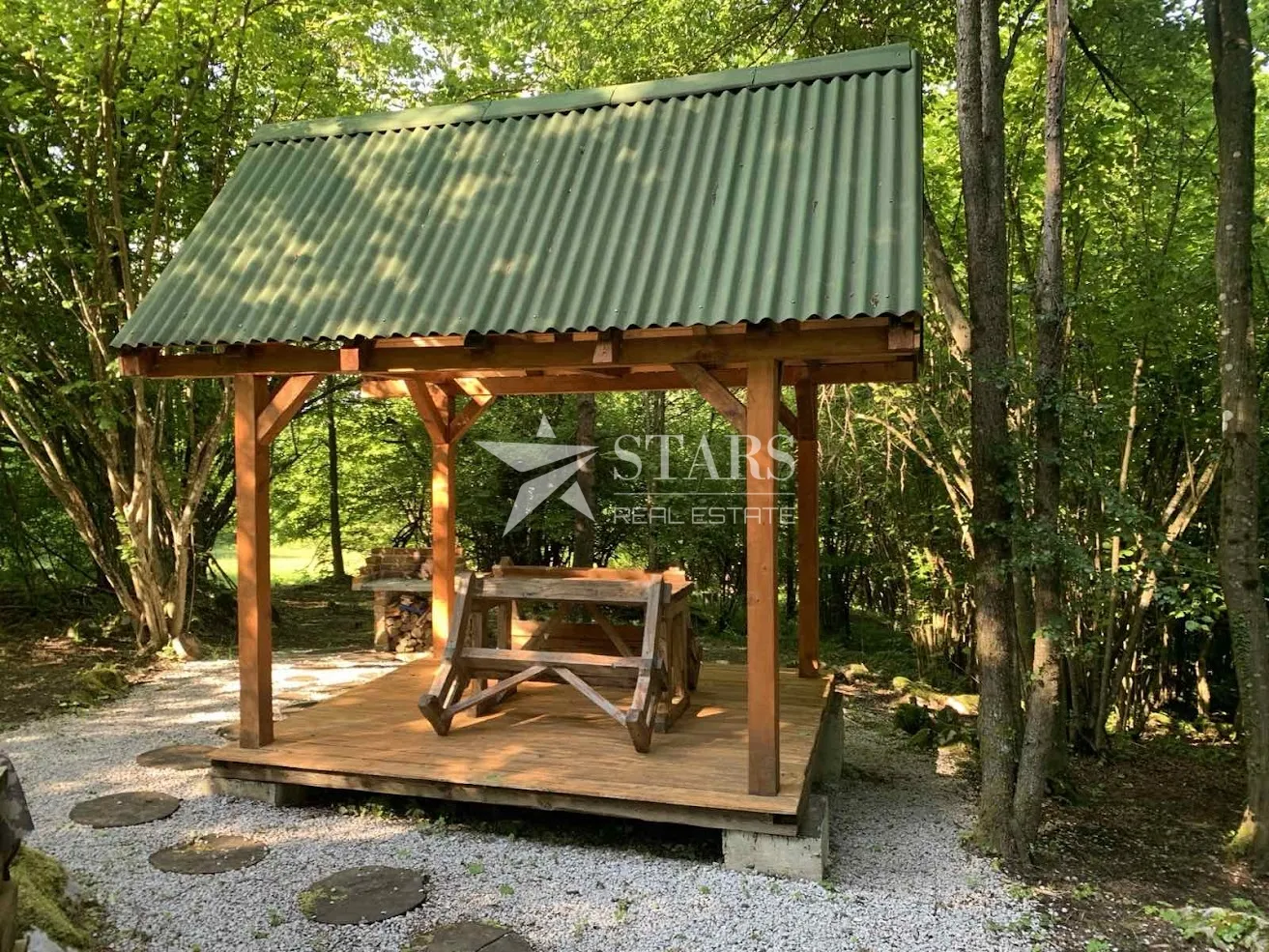 Gorski kotar, Vrbovsko - poljoprivredni teren sa roštiljem i sjenicom