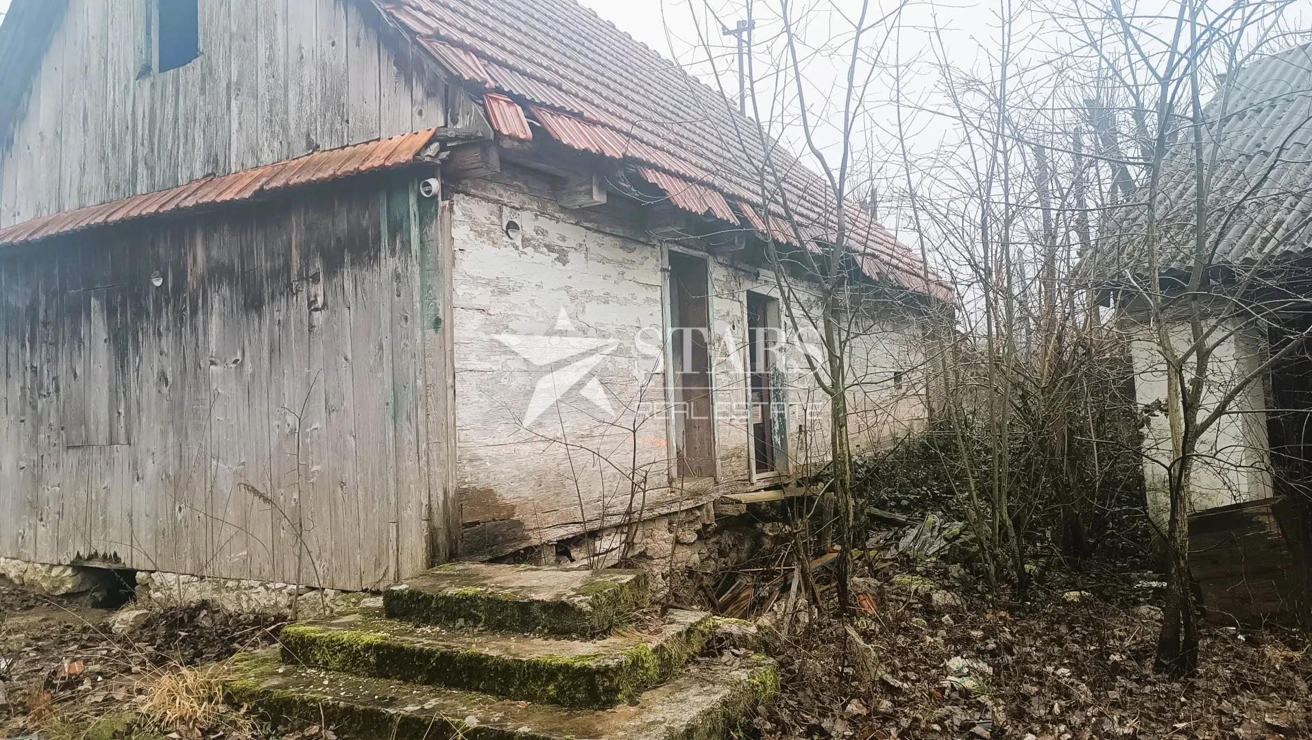 plaški - građevinsko zemljište 1005 m2 sa starim imanjem - slika 8