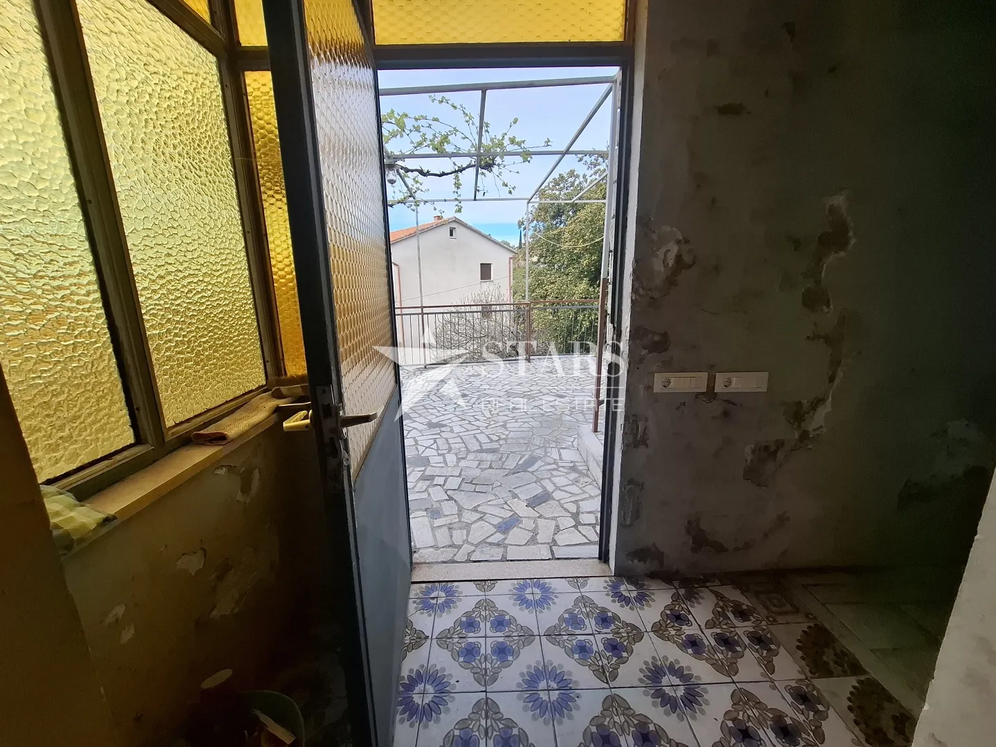 rijeka, gornja drenova - kuća s tri stana, velika okućnica - slika 14