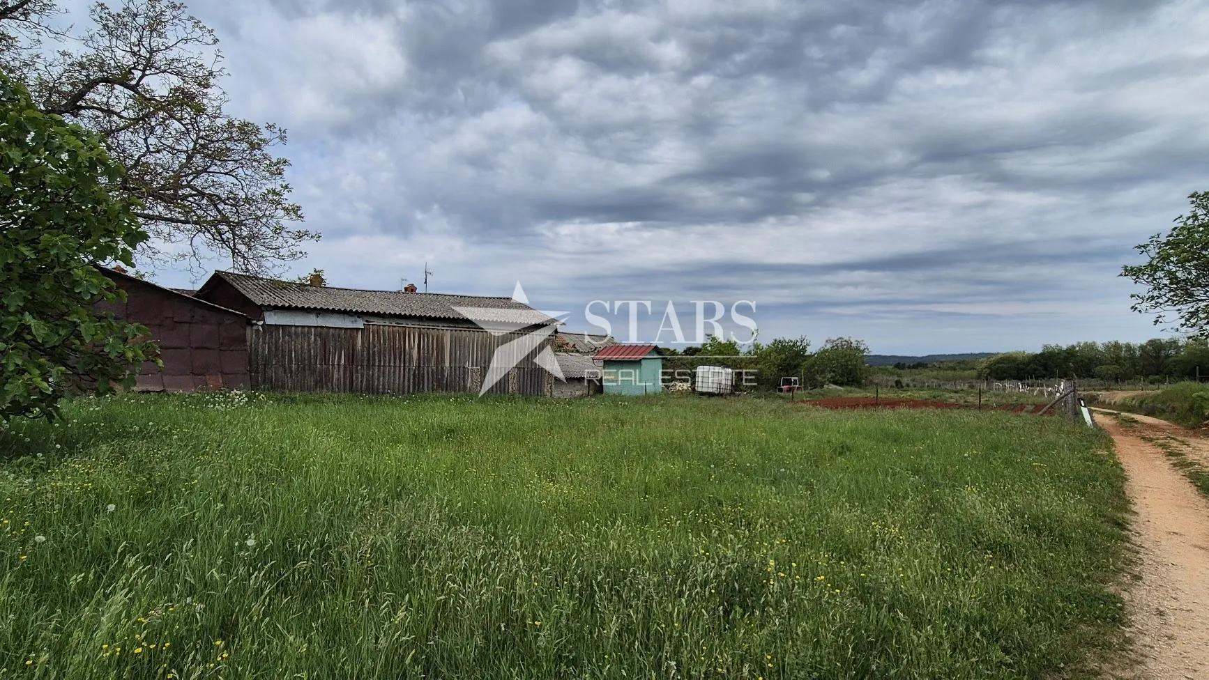 istra, oprtalj okolica – građevinski teren 453 m2 u autentičnom okruženju - slika 3
