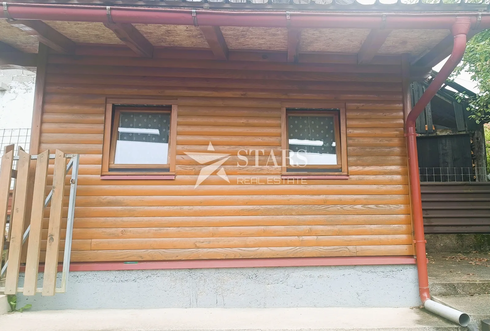 Moravice - Dvosobni stan s garažom, vrtom i legaliziranom kućicom - Moravice, Vrbovsko