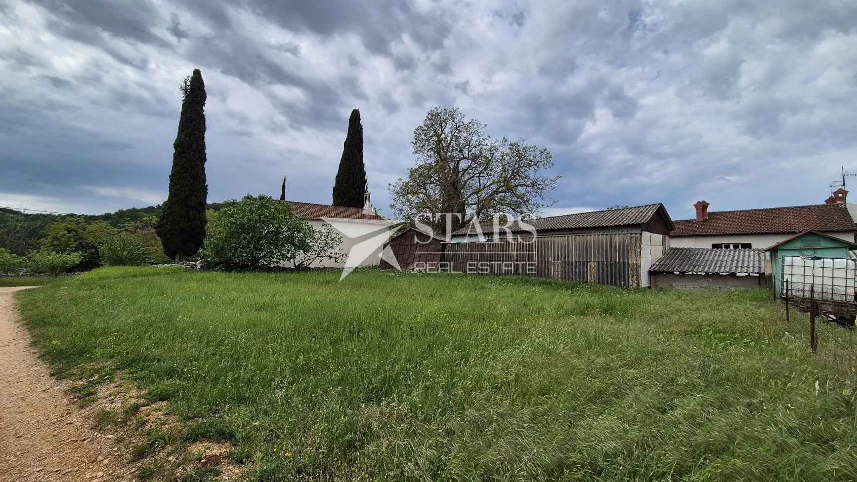 istra, oprtalj okolica – građevinski teren 453 m2 u autentičnom okruženju - slika 2