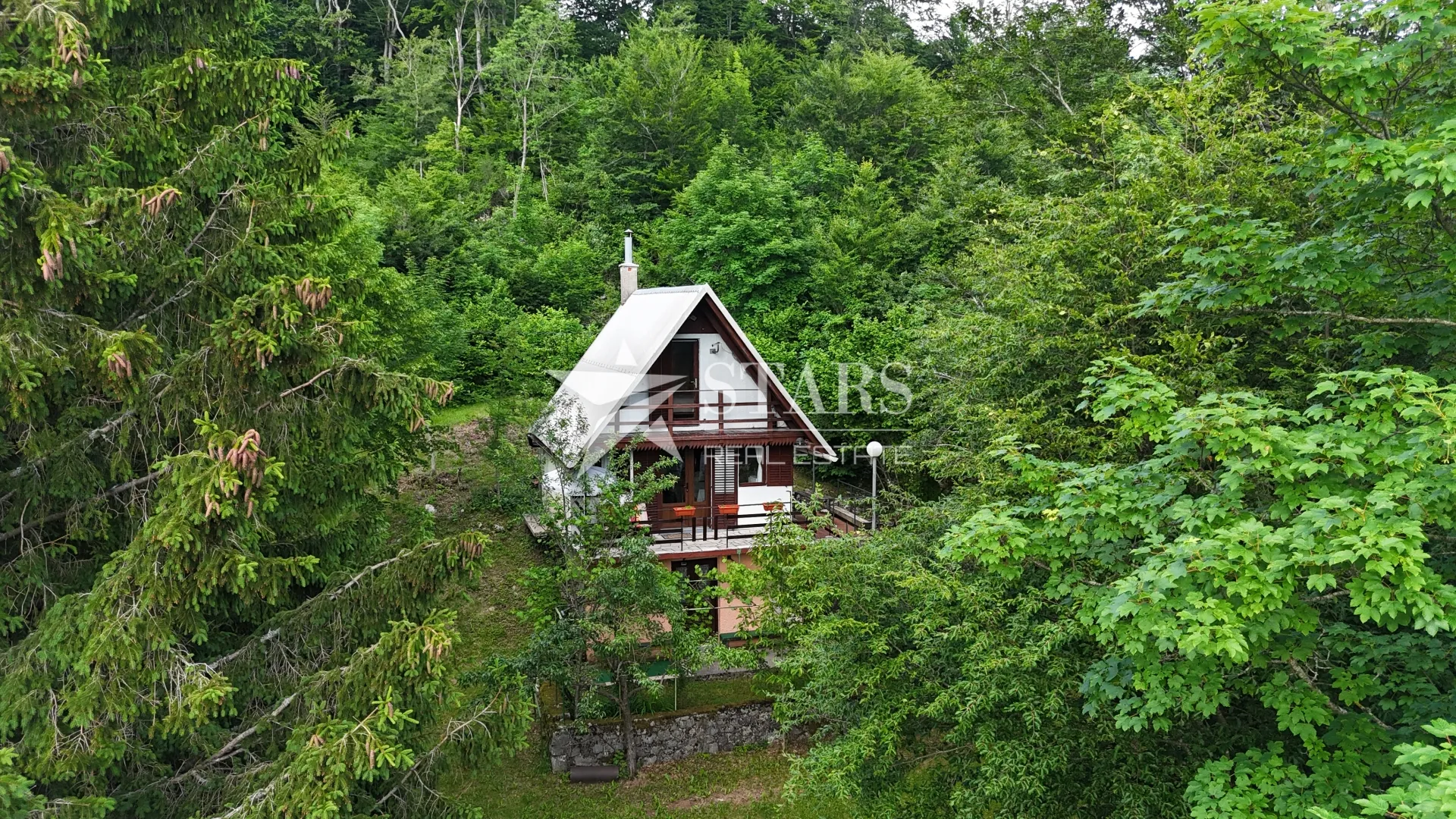 zlobin, kuća okružena prirodom - slika 10