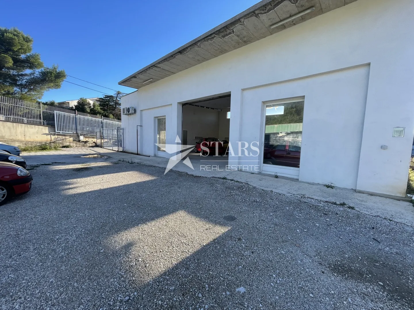 Kostrena, Hala 150m2 sa 550m2 okućnice
