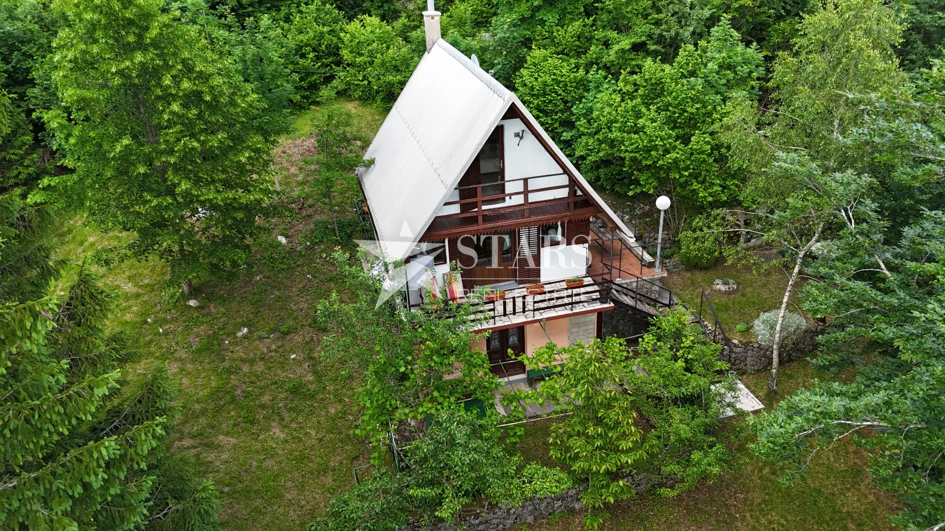 zlobin, kuća okružena prirodom - slika 11