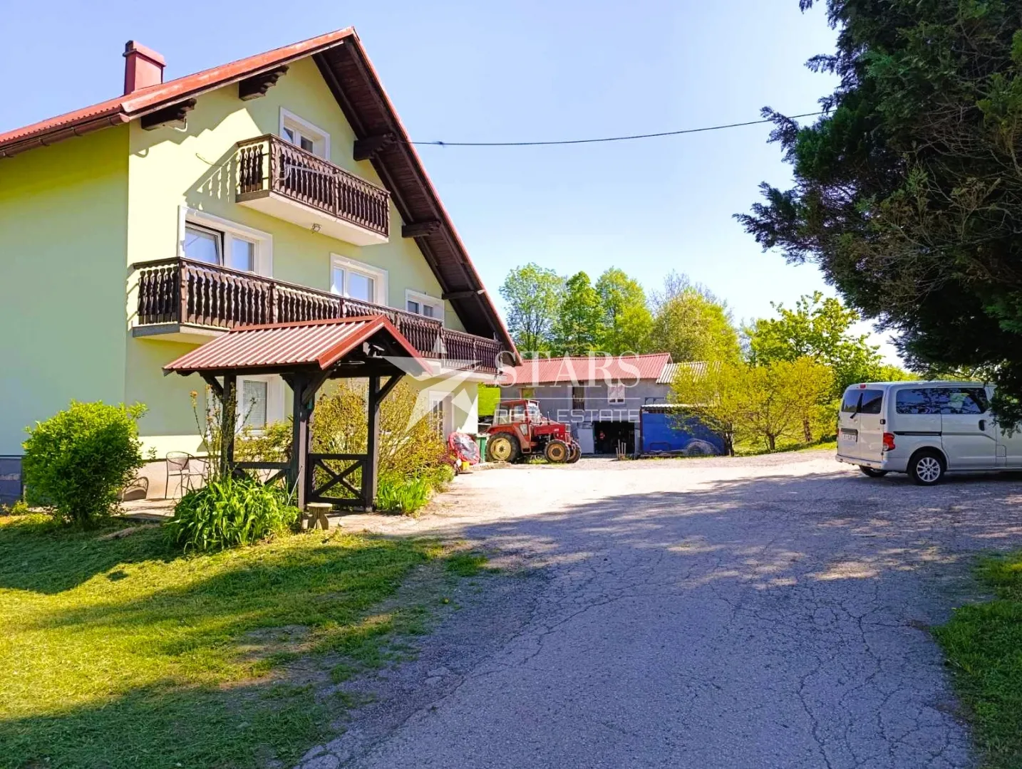 vrbovsko - predivna kuća s gospodarskom zgradom i prostranom okućnicom - slika 2