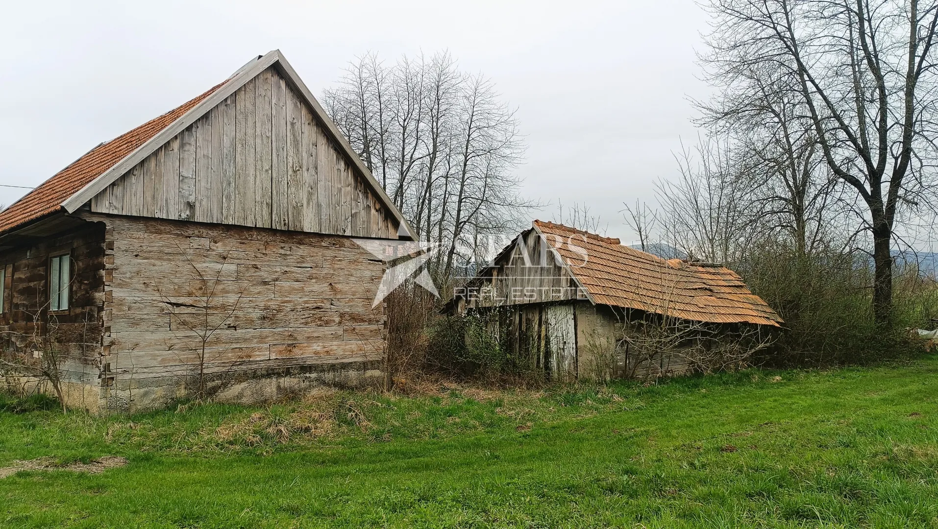 ogulin - drvena kuća s okućnicom - slika 5