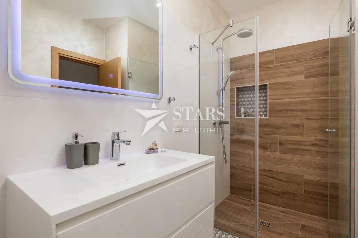 lovran, dizajnerski stan 2s+db, terasa, pogled na more, parking - slika 12