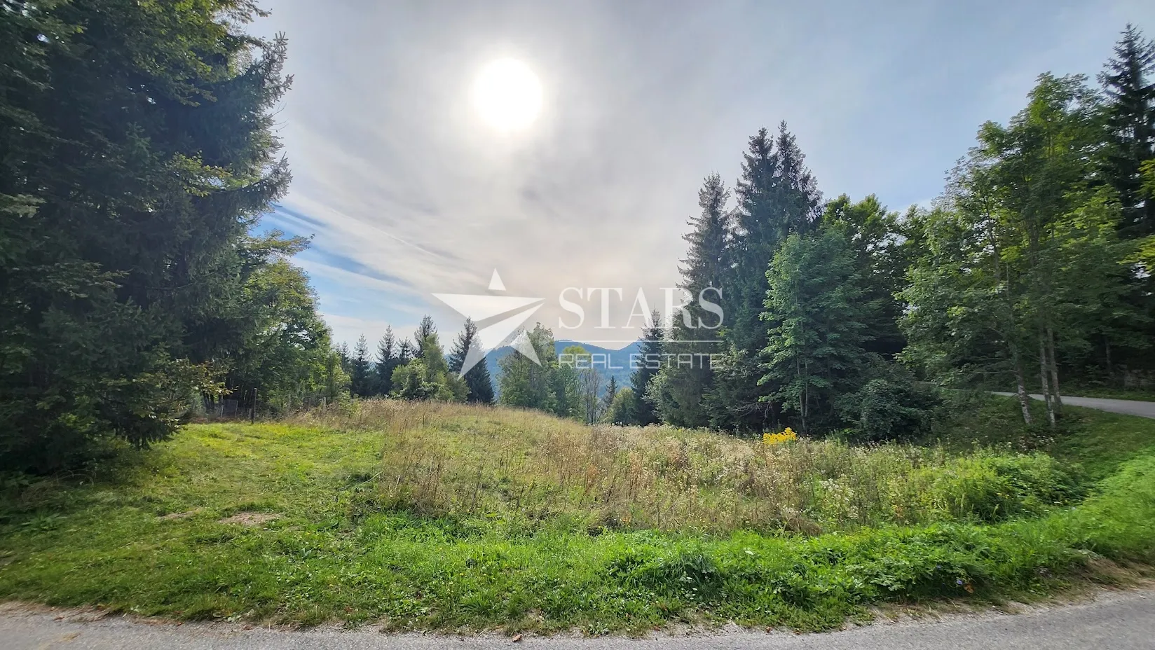 gorski kotar, stara sušica - drvena vikendica u mirnom šumskom okruženju - slika 2