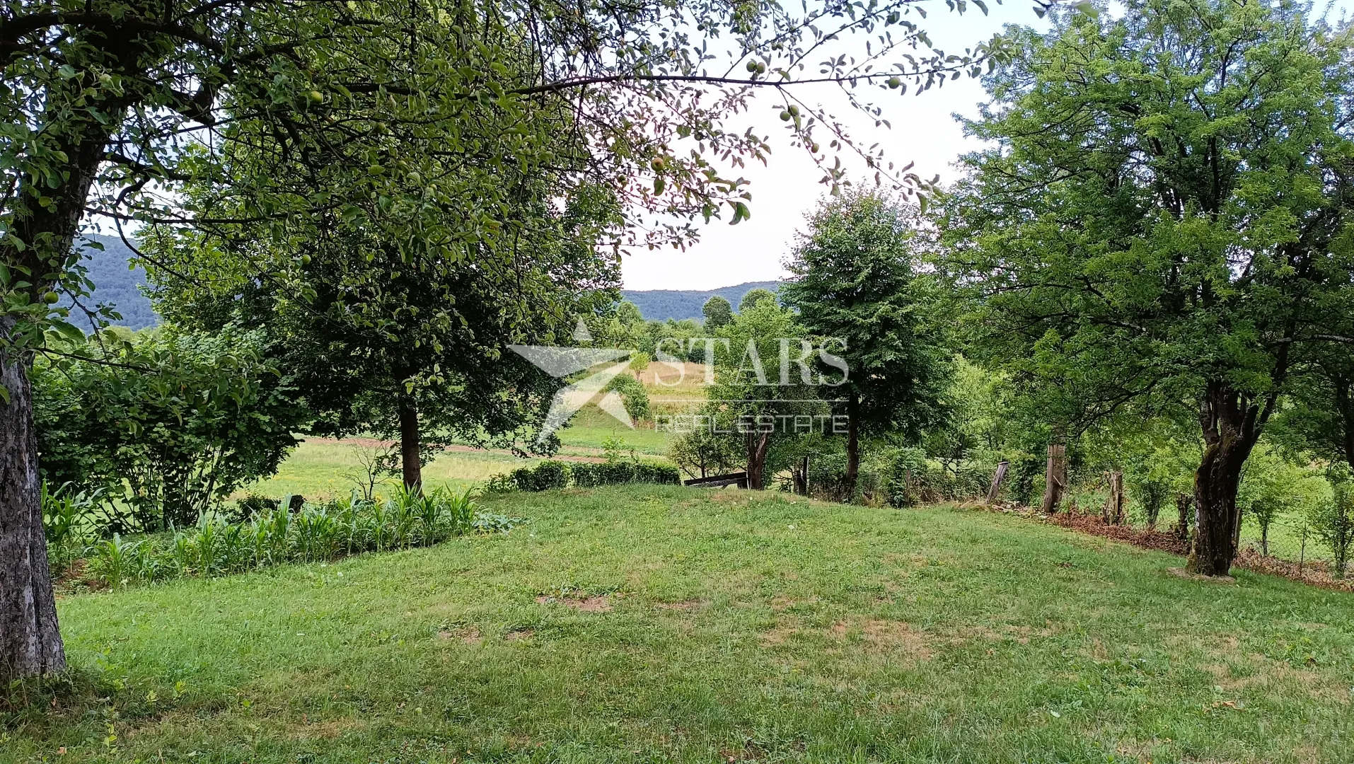 ogulin -prizemnica 97 m² s voćnjakom i pomoćnim objektima, 1.871 m² parcela - slika 27