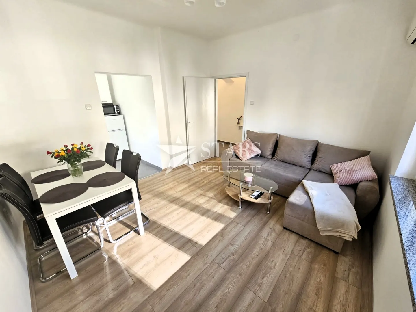 rijeka, širi centar, adaptirana dva stana, 1s+db + garsonijera - slika 2