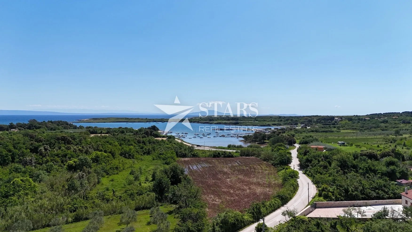 Istra, Ližnjan - građevinski teren stambene namjene 9463 m2