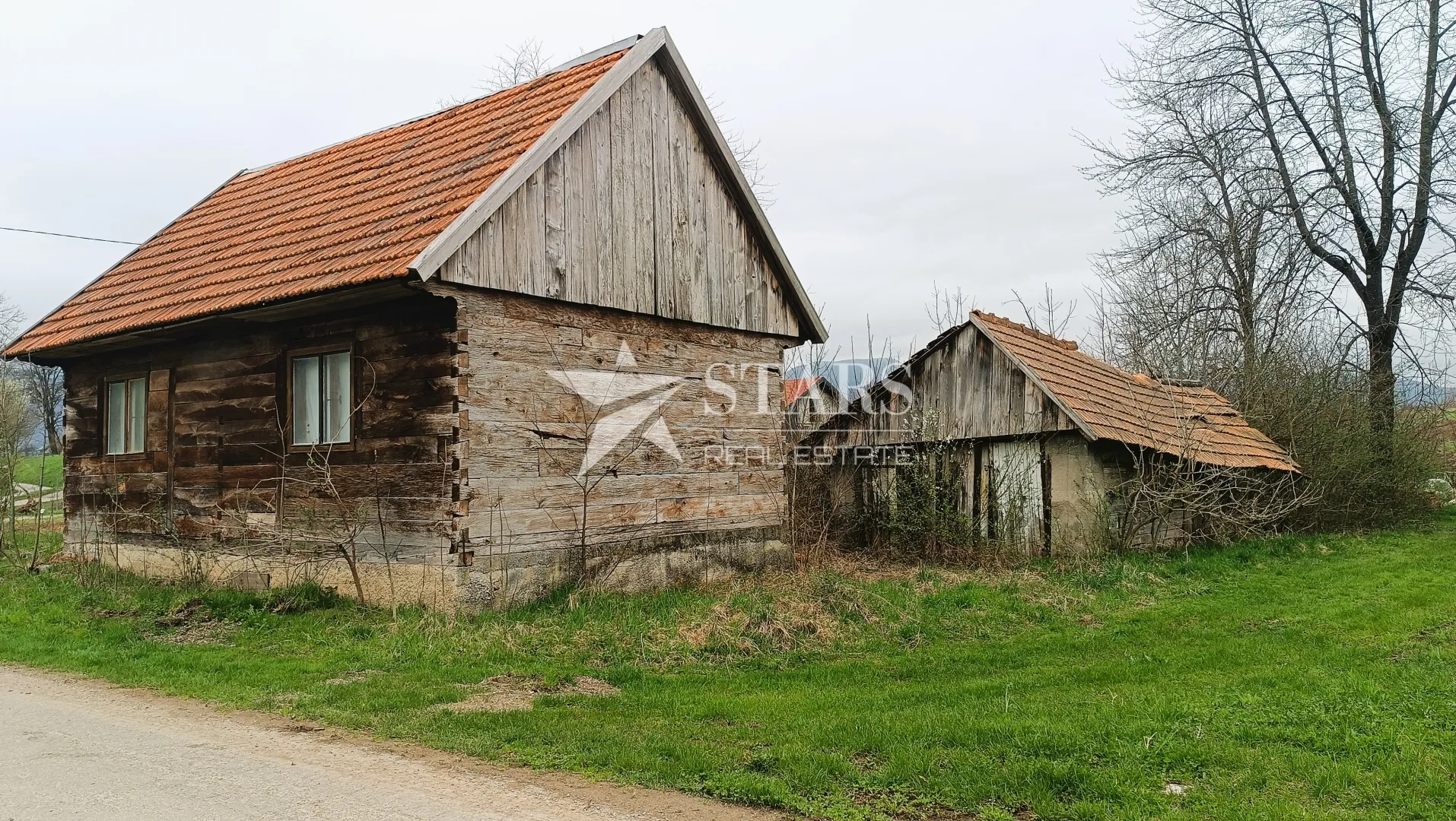 ogulin - drvena kuća s okućnicom - slika 4