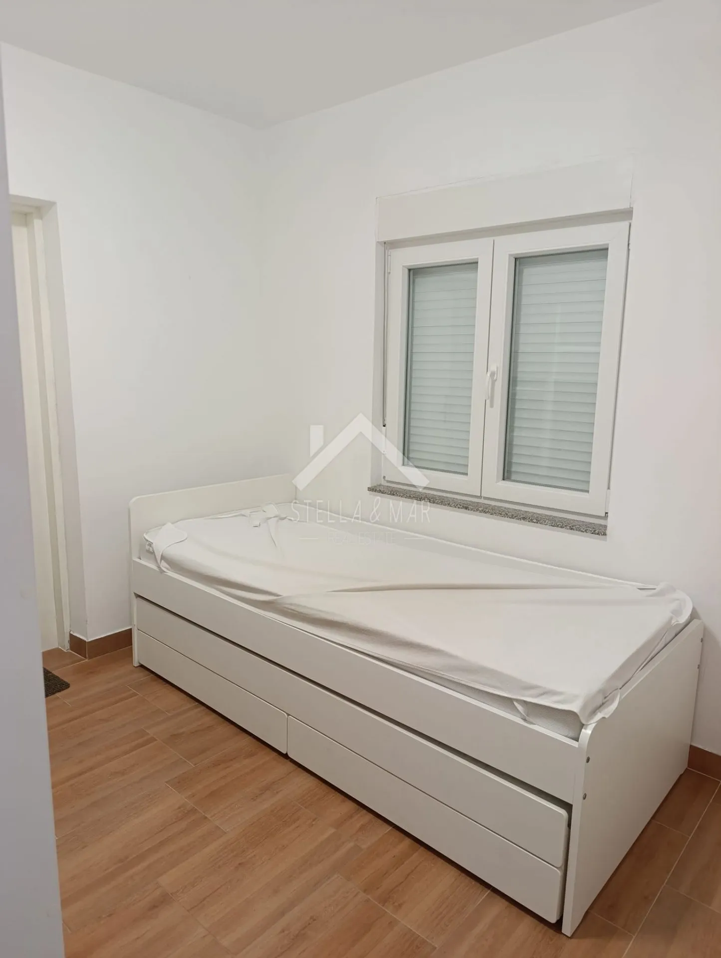 kuća sa dva stana i garažom, južna strana - vir - slika 12