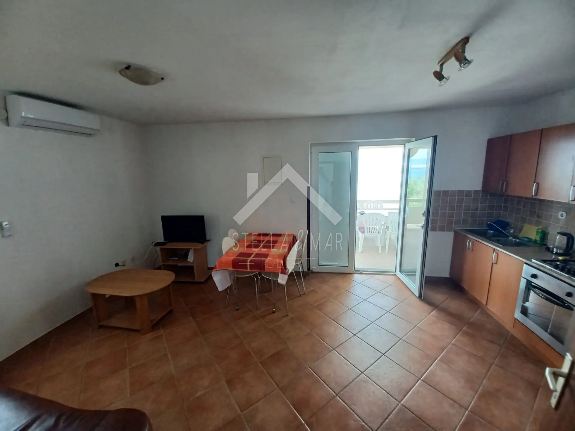 kuća sa 6 apartmana 1. red do mora - vir - slika 11
