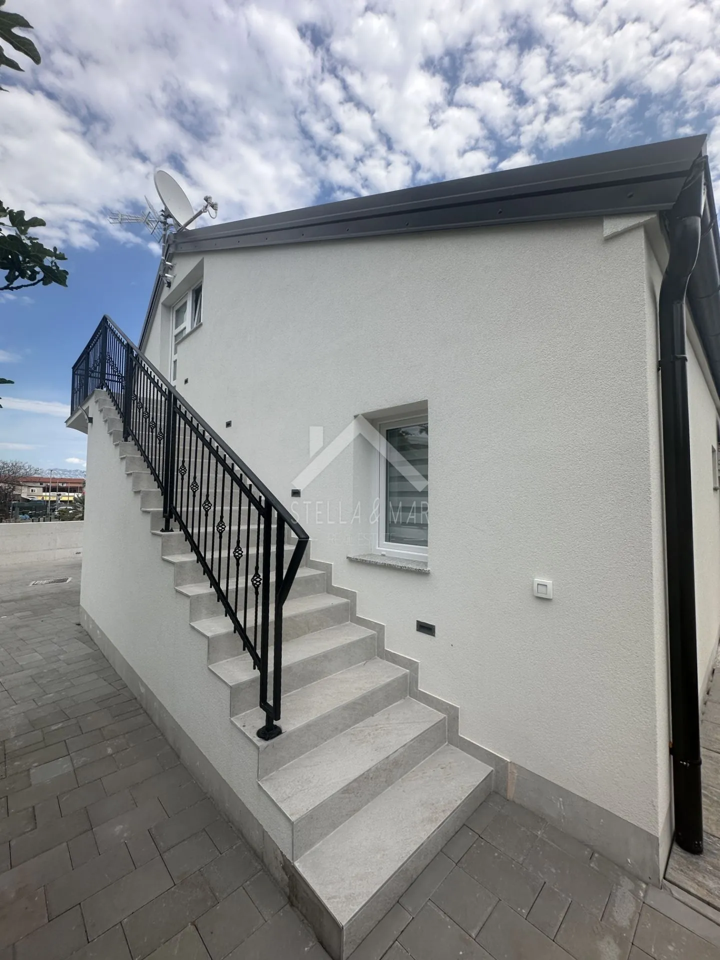 prekrasna kuća sa dva stana u centru - vir - slika 4