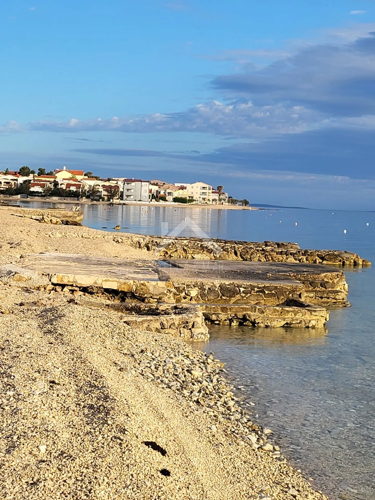 TOP LOKACIJA Dvojna kuća sa dva stana, 70 m do mora - Vir