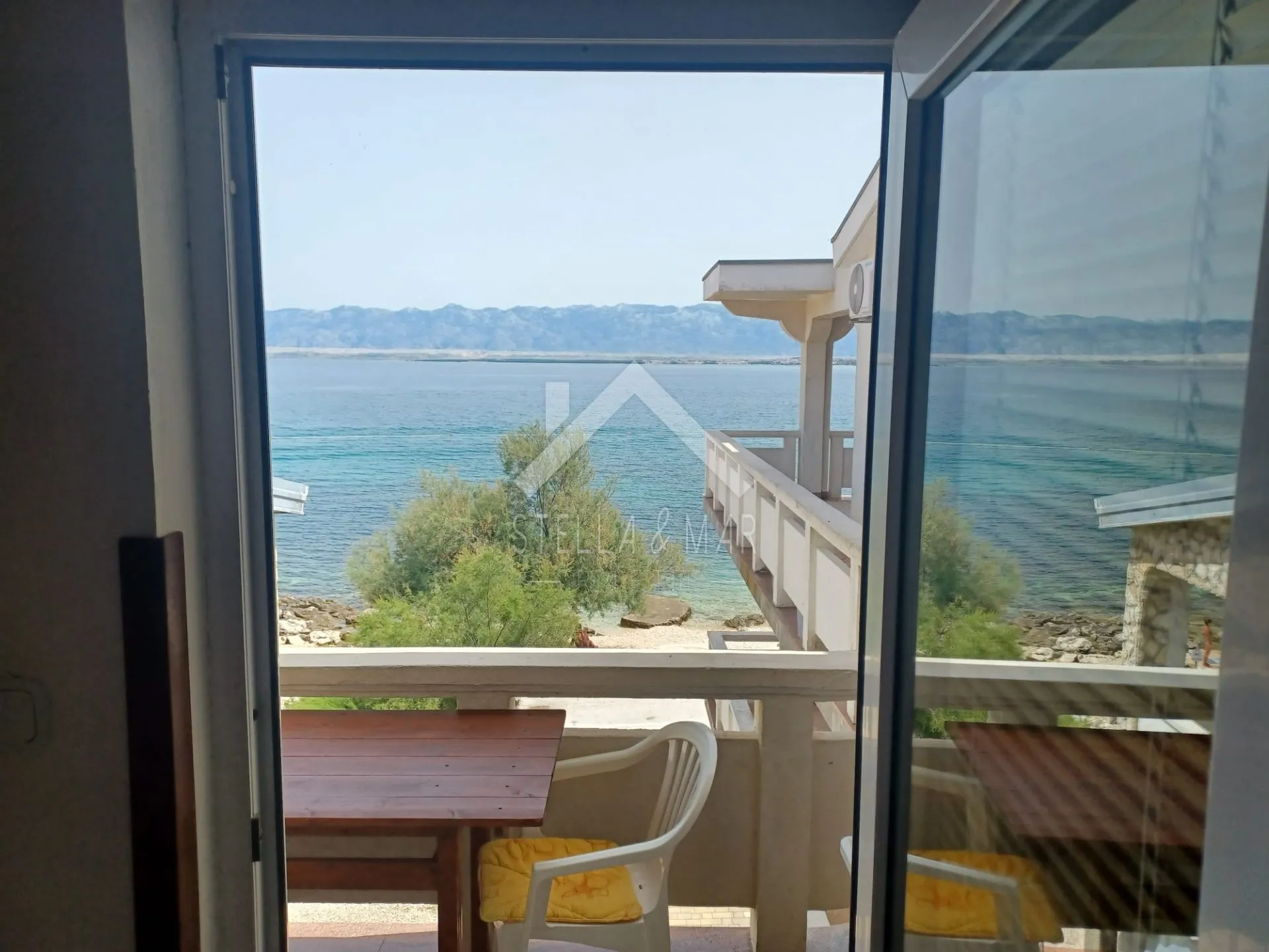 kuća sa 6 apartmana 1. red do mora - vir - slika 5