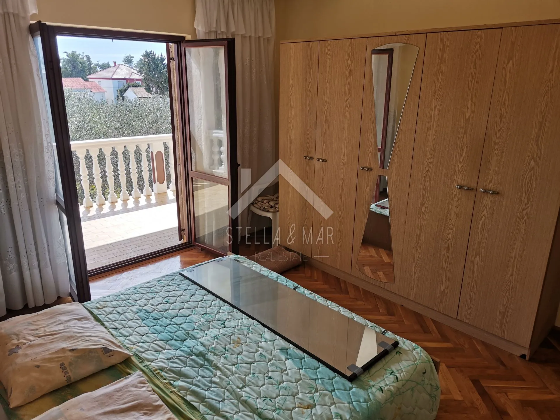 kuća sa dva četverosobna stana, garaža, velika okućnica - vir, centar - slika 47