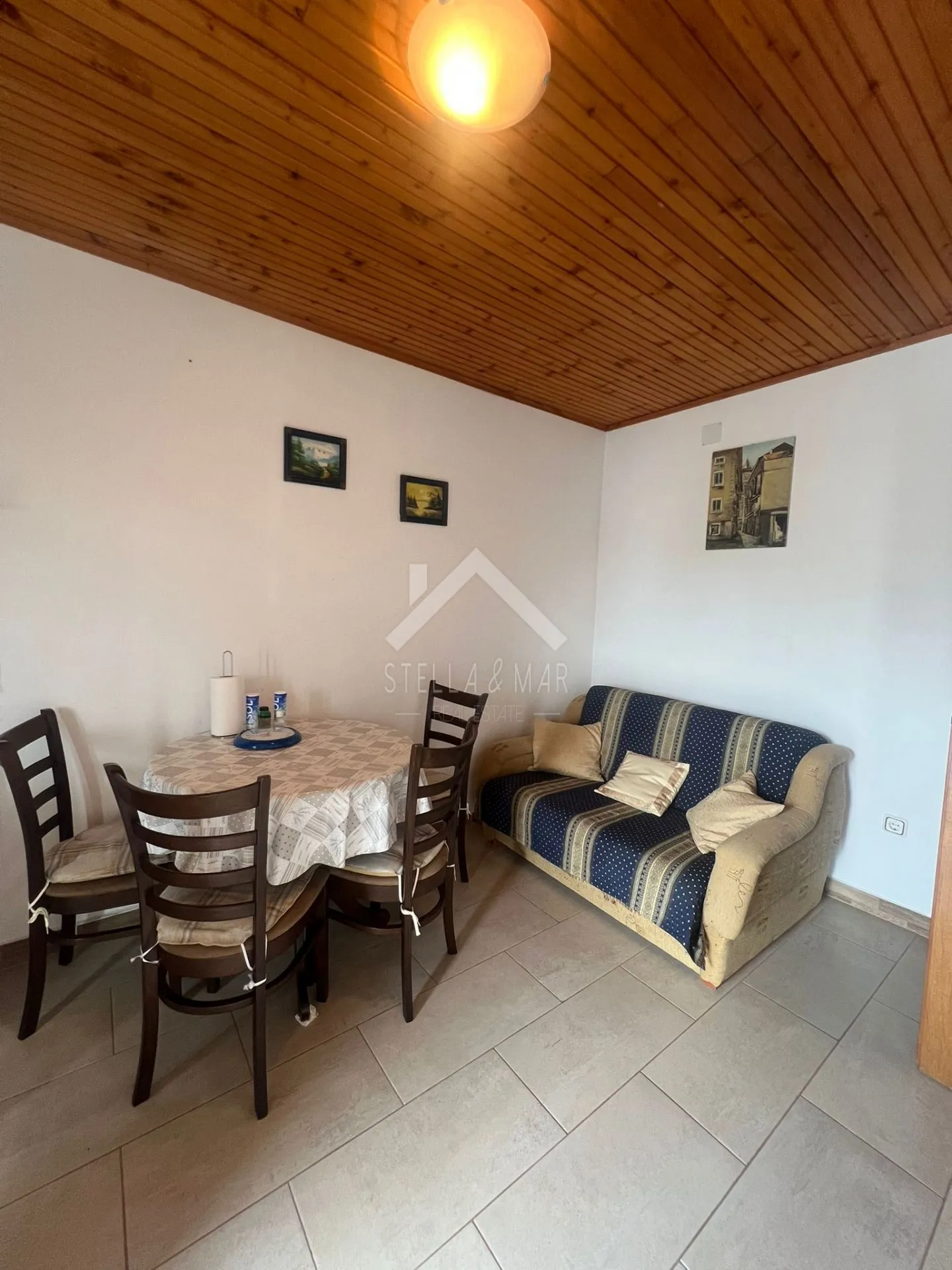 kuća sa 4 stana, garaža, prostrana okućnica - zukve, vrsi - slika 15