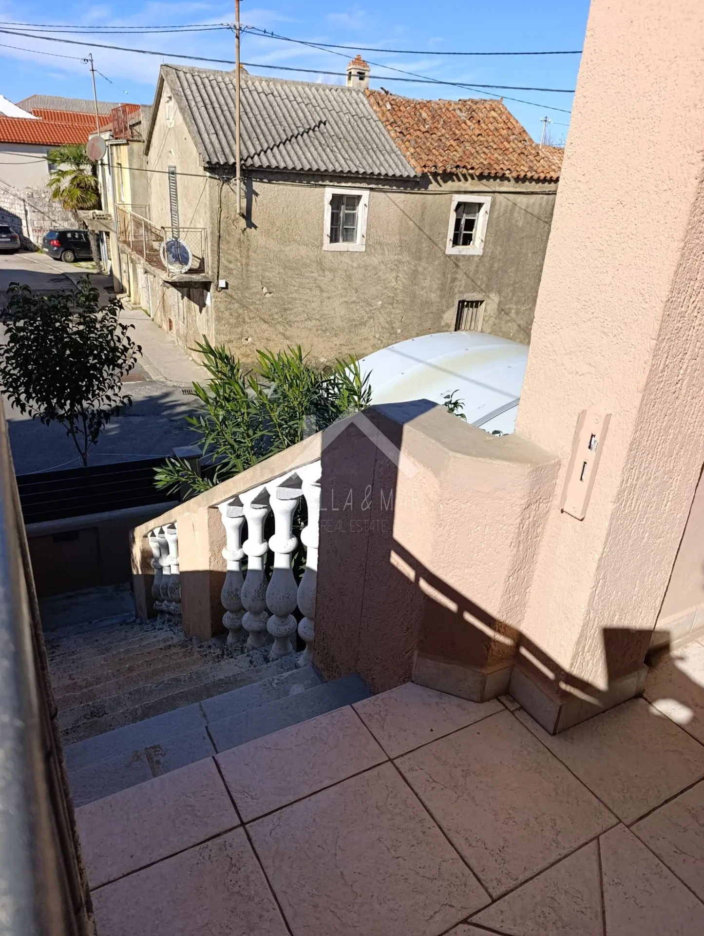 dvojna kuća sa dva stana na tri etaže,blizina mora - privlaka - slika 7