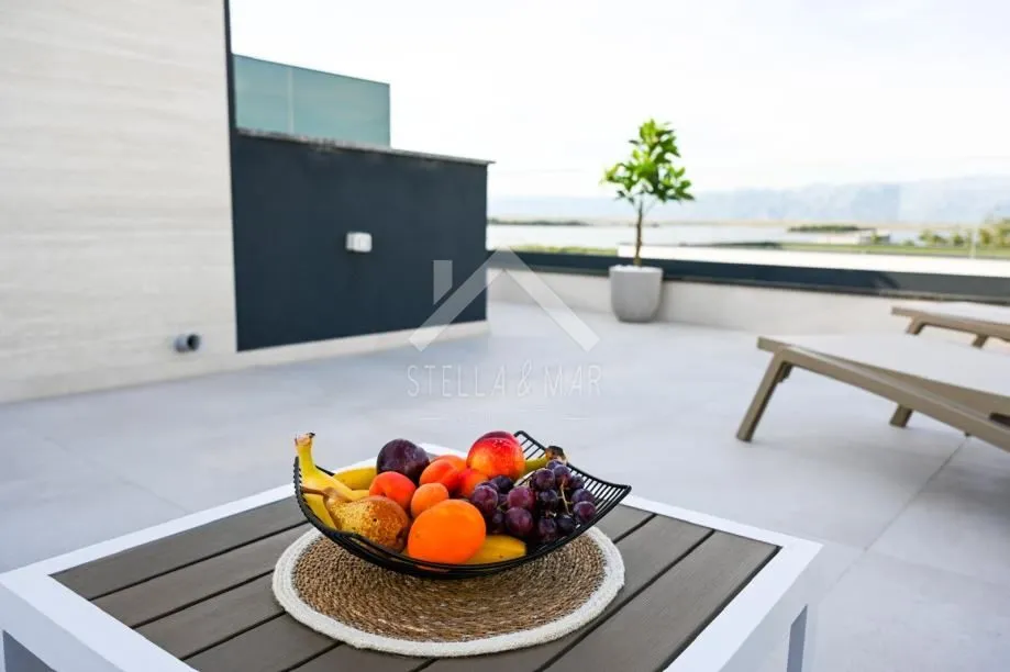 kuća sa bazenom, 4 spavaće sobe, pogled - privlaka, zadar - slika 5