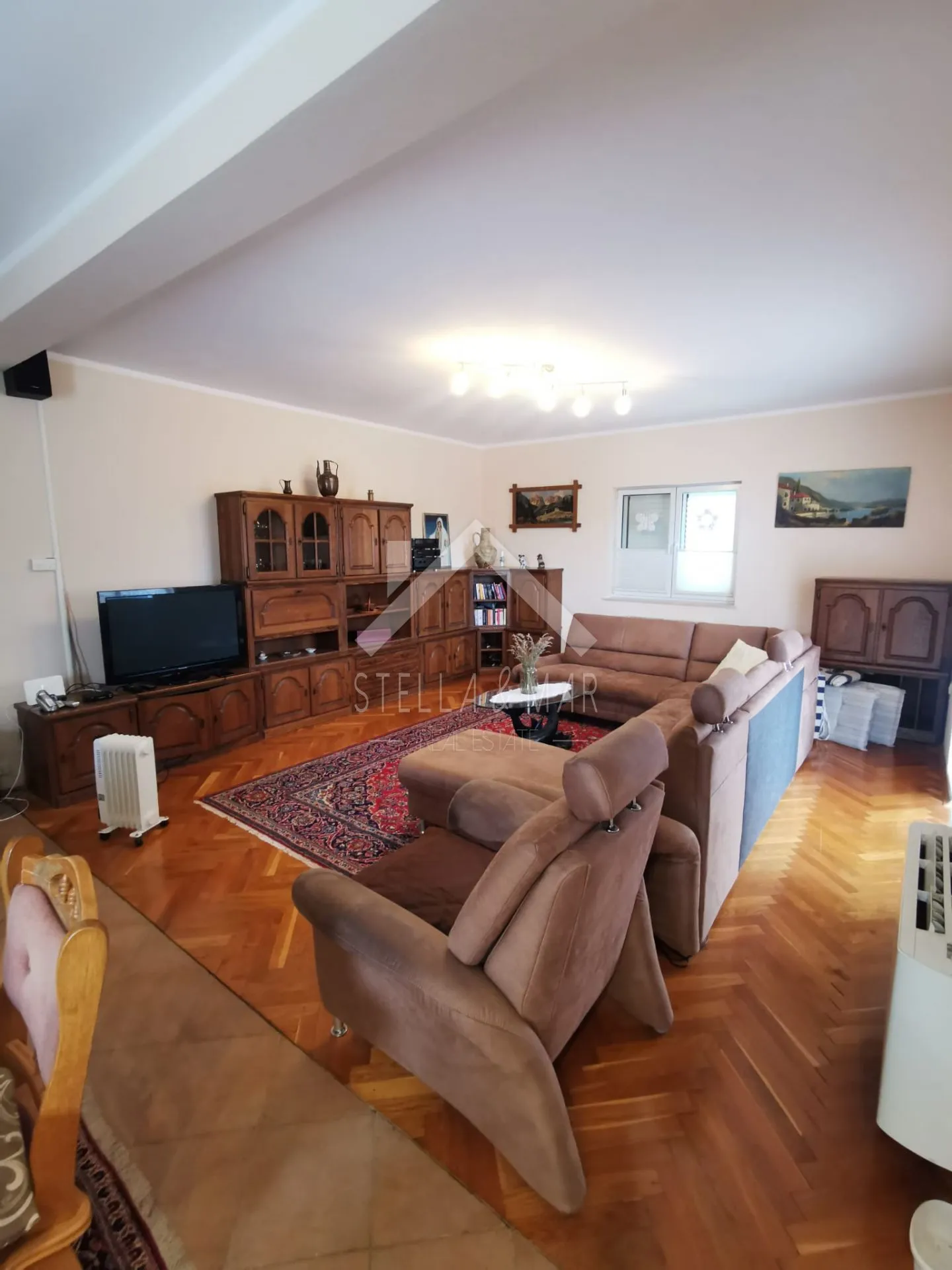 Kuća sa 5 apartmana, garaža, podrum - Vir, Centar