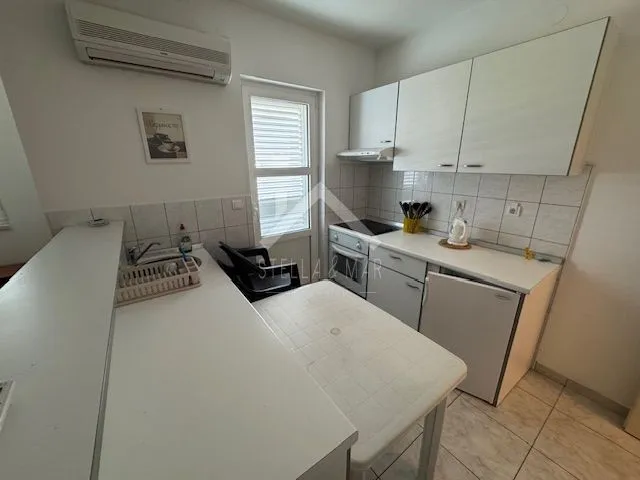 top lokacija ! apartman prvi red do mora - sukošan - slika 8