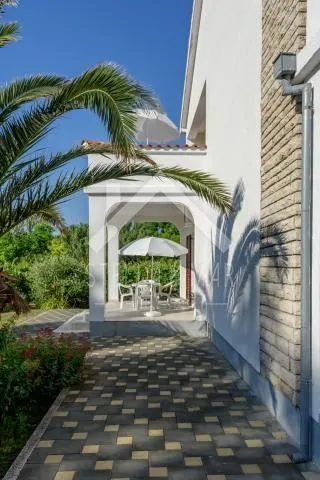 apartmanska kuća, velika okućnica 80m do mora - privlaka - slika 4